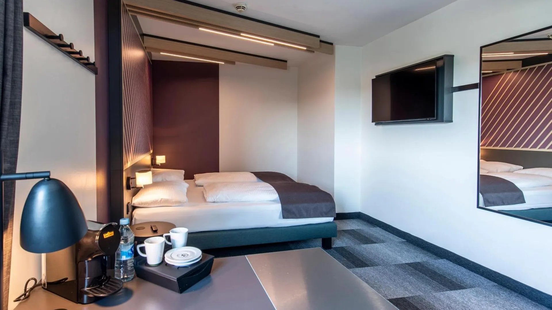 B&B Hotel Muenchen City-West contacts